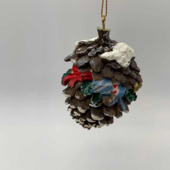 Vintage Rustic Ceramic Snowy Pinecone Birds & Presents Christmas Ornament - Picture 7 of 12